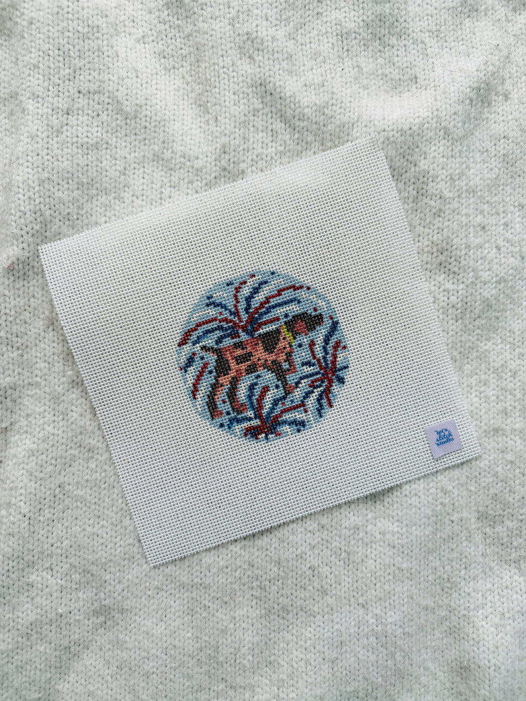 4th of July German Shorthaired Pointer Needlepoint Round on 13 Mesh | Handpainted GSP