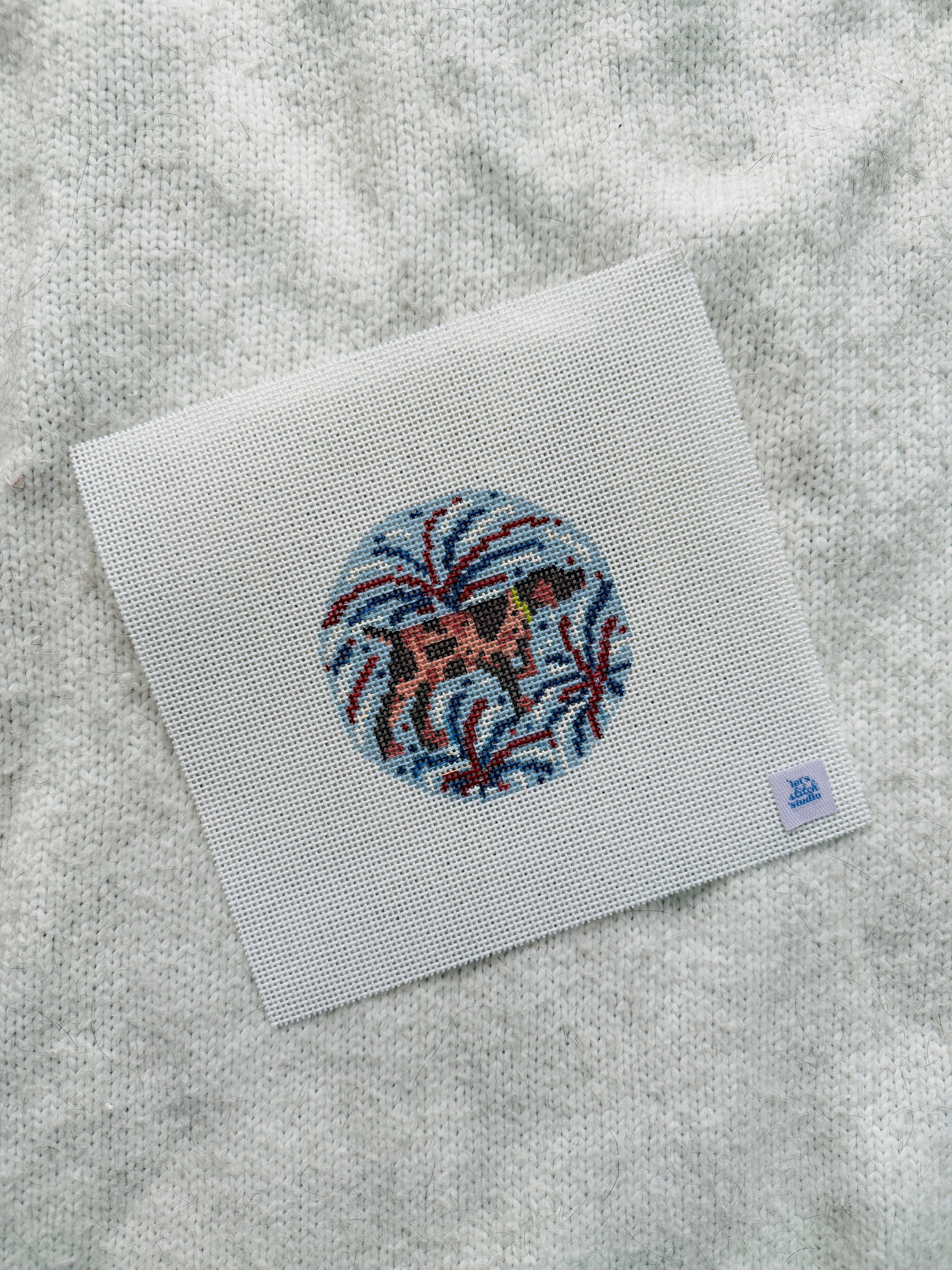 4th of July German Shorthaired Pointer Needlepoint Round on 13 Mesh | Handpainted GSP