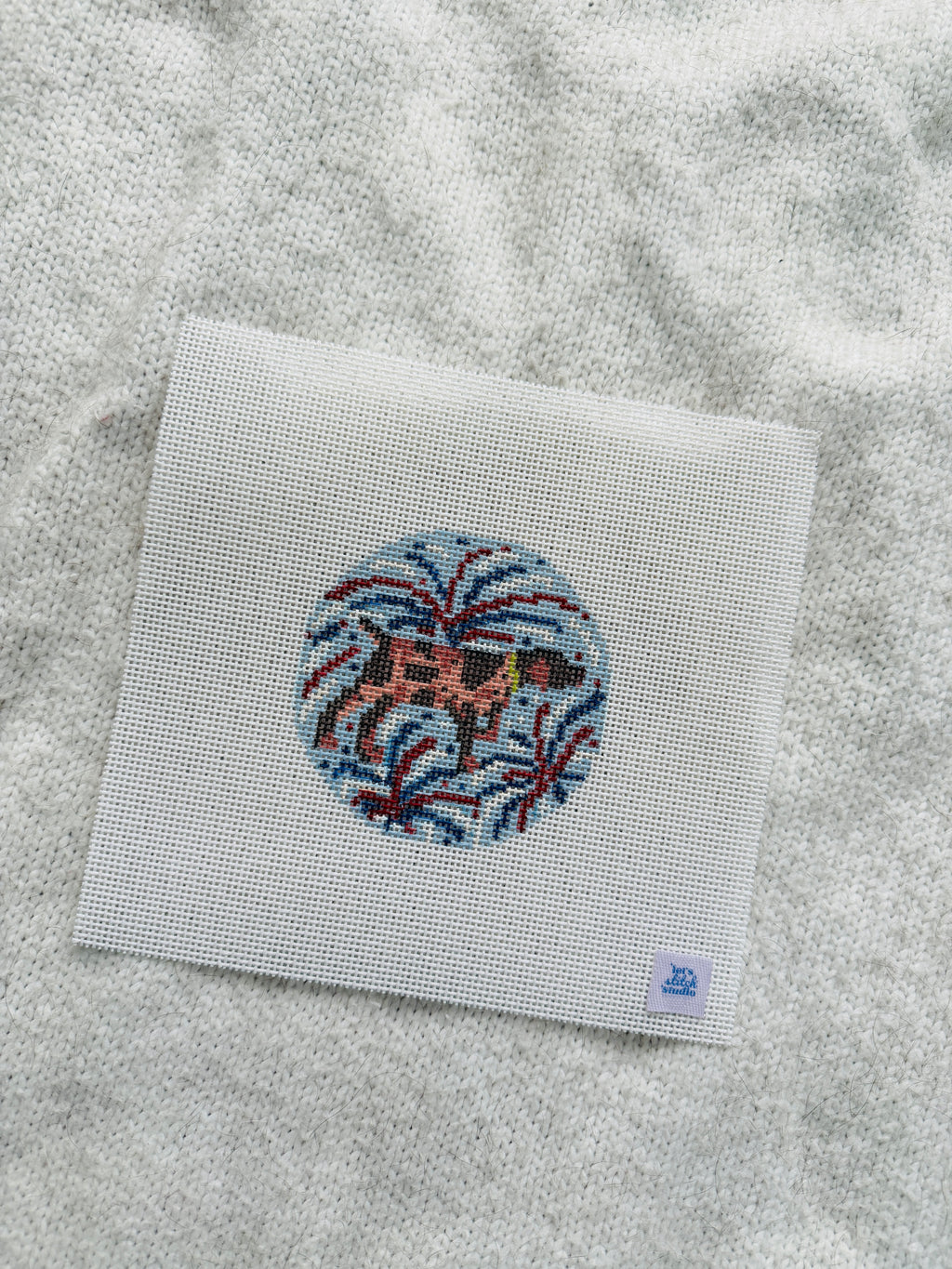 4th of July German Shorthaired Pointer Needlepoint Round on 13 Mesh | Handpainted GSP