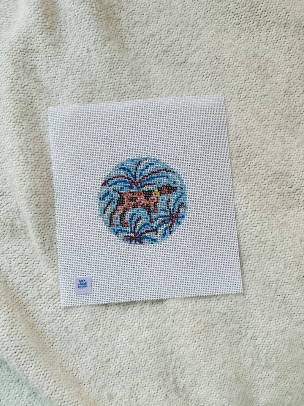 4th of July German Shorthaired Pointer Needlepoint Round on 13 Mesh | Handpainted GSP